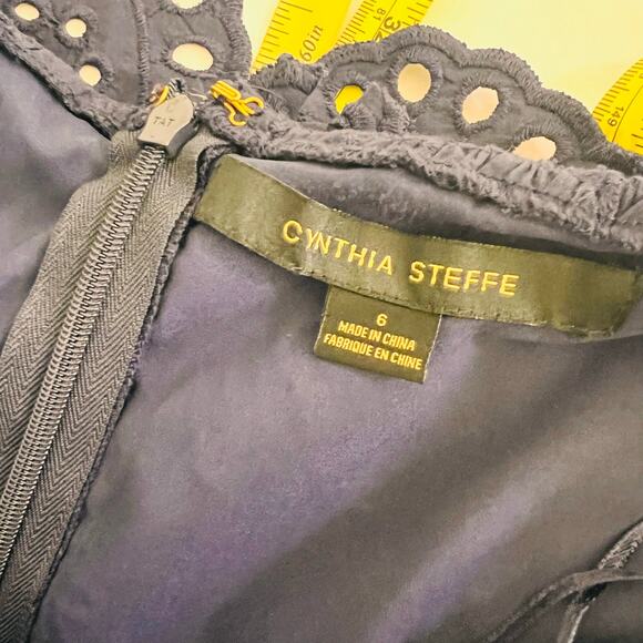 Cynthia Steffe Eyelet Lace Off Shoulder Dress Size 6 Navy - Picture 4 of 6